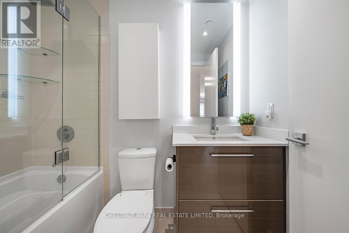 Photo 8 of 304 835 St Clair Avenue W, Toronto ON