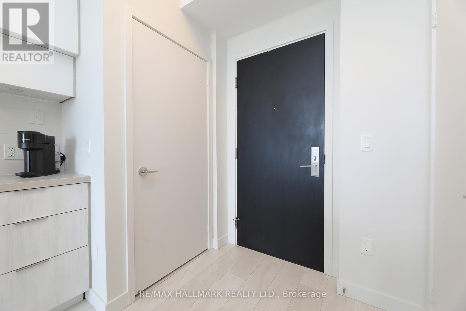 Photo 4 of 5009 8 Eglinton Avenue E, Toronto ON