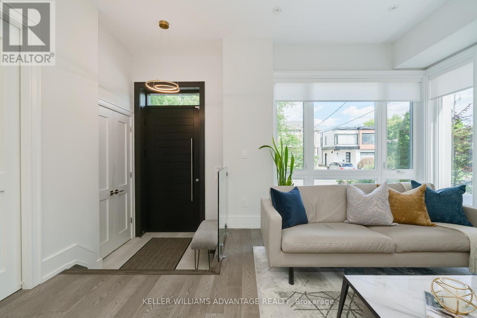 Photo 5 of 18 Mckayfield Road, Toronto ON