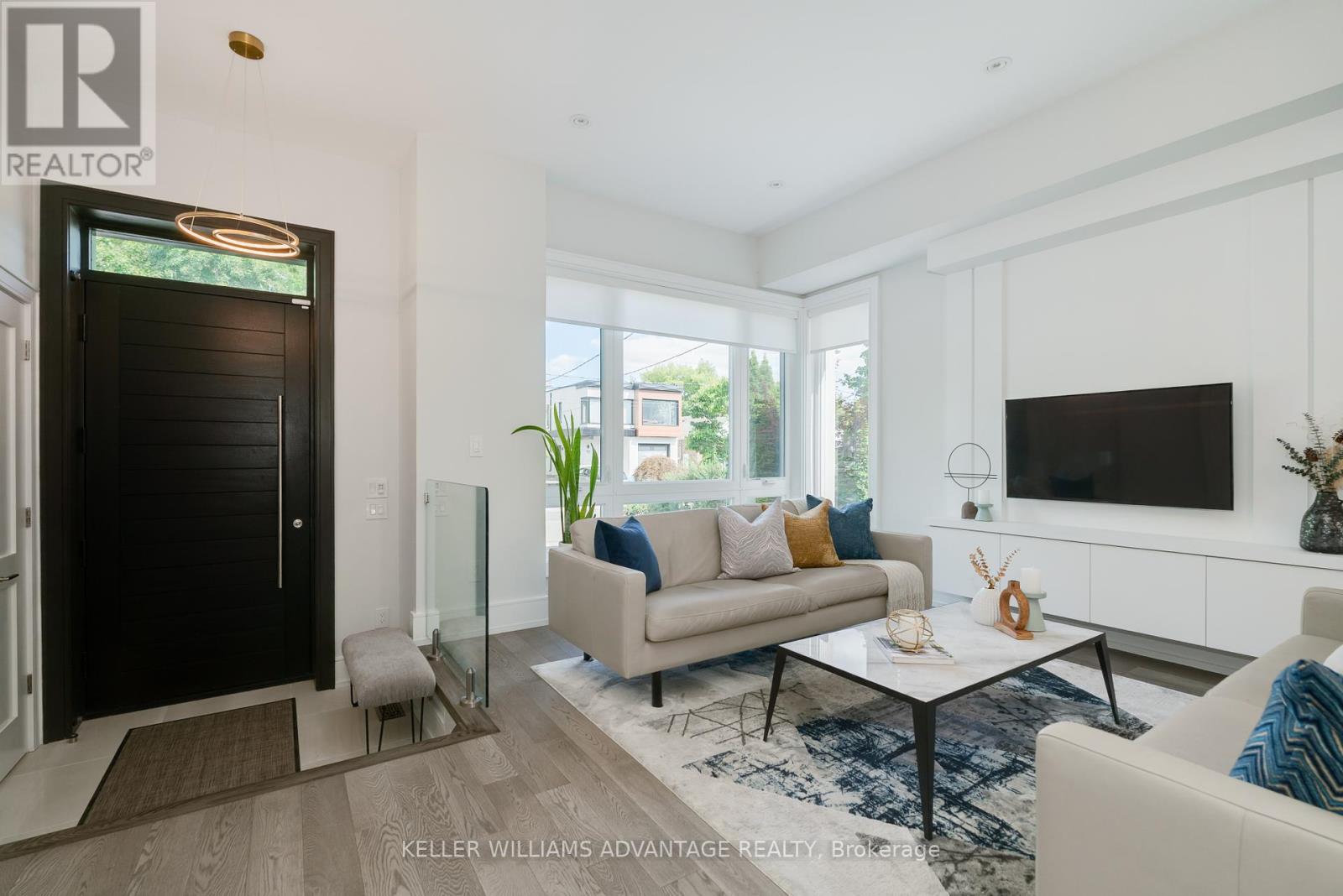 Photo 6 of 18 Mckayfield Road, Toronto ON