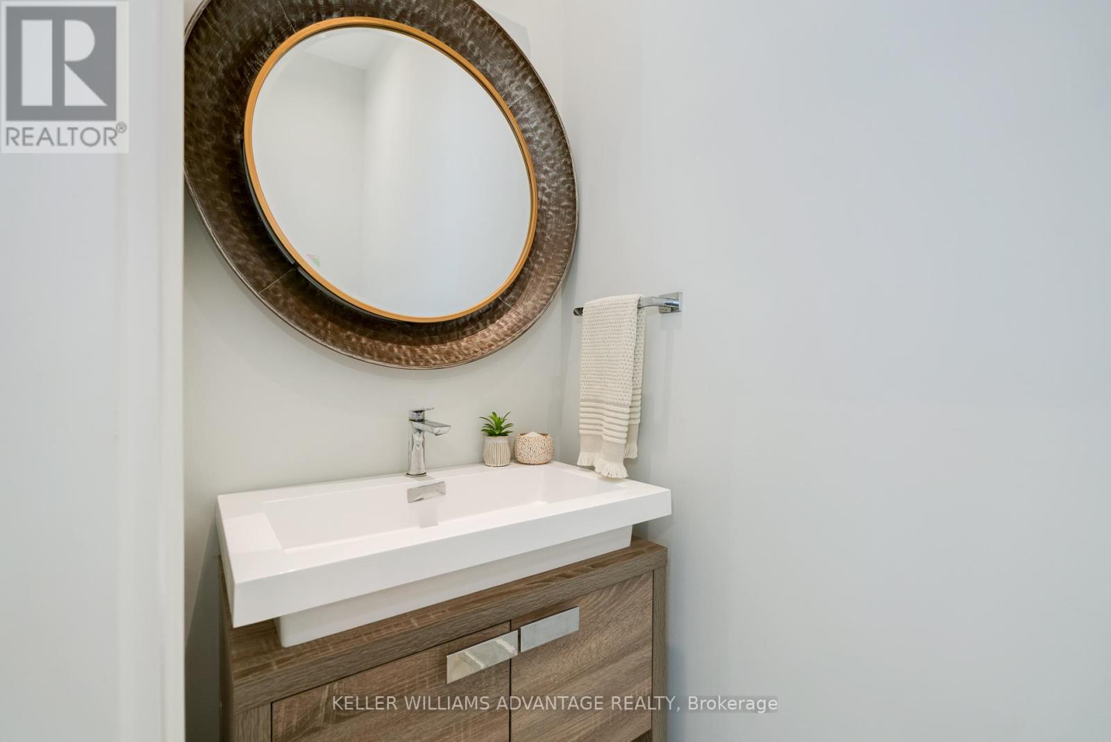 Photo 7 of 18 Mckayfield Road, Toronto ON