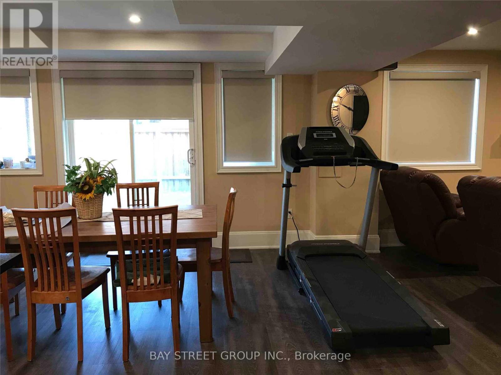 Photo 4 of 109 Hua Du Avenue, Markham ON
