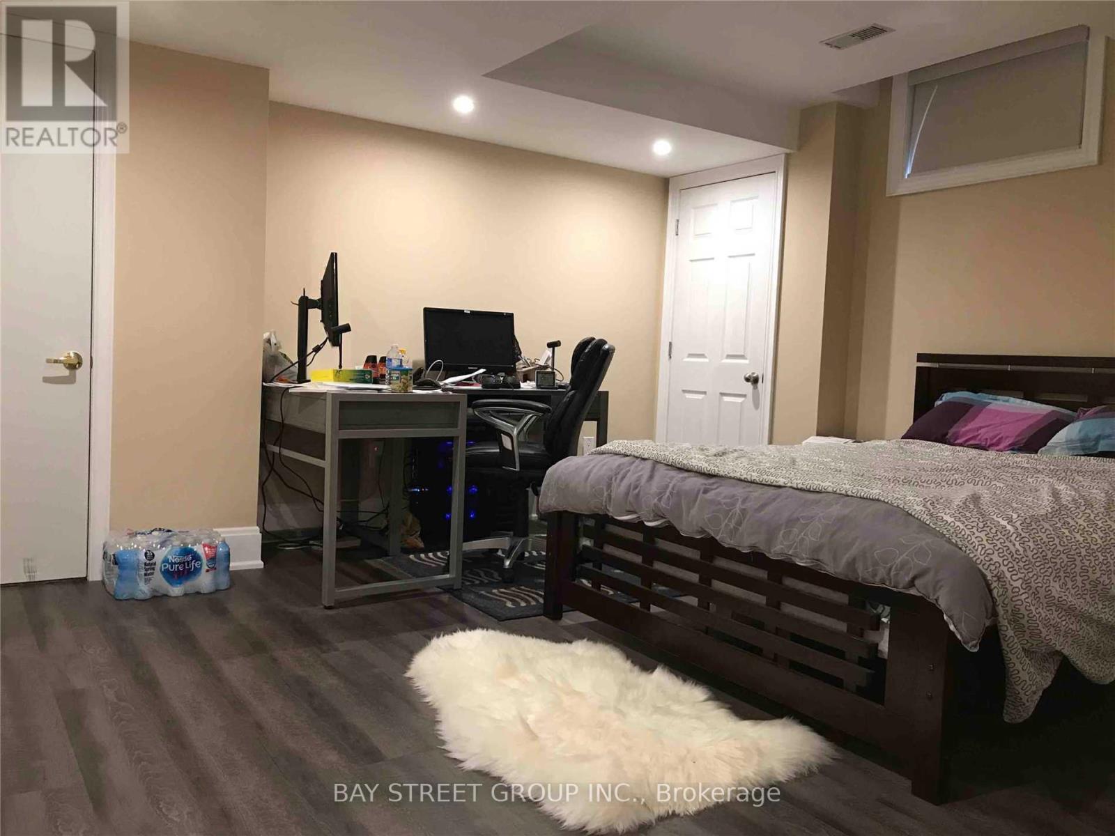 Photo 7 of 109 Hua Du Avenue, Markham ON