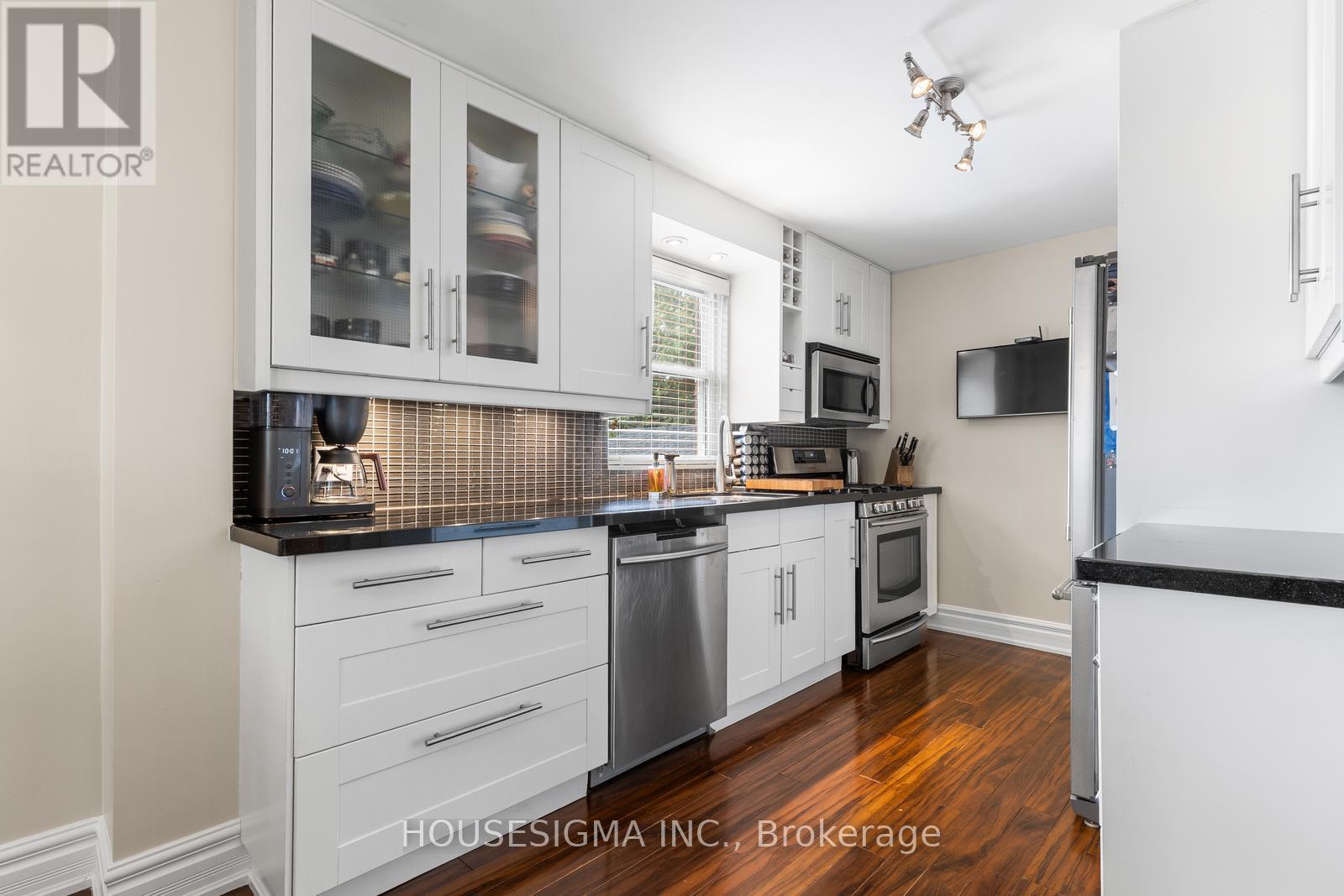 Photo 10 of 129 Edgecroft Road, Toronto ON