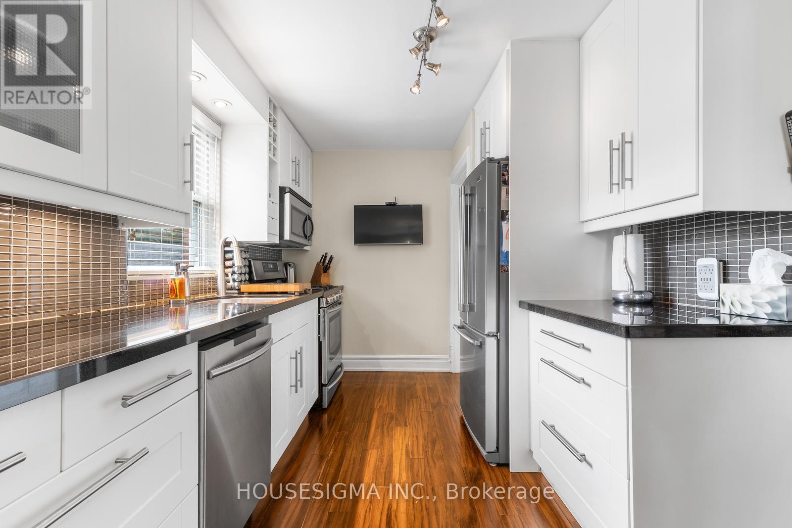 Photo 12 of 129 Edgecroft Road, Toronto ON