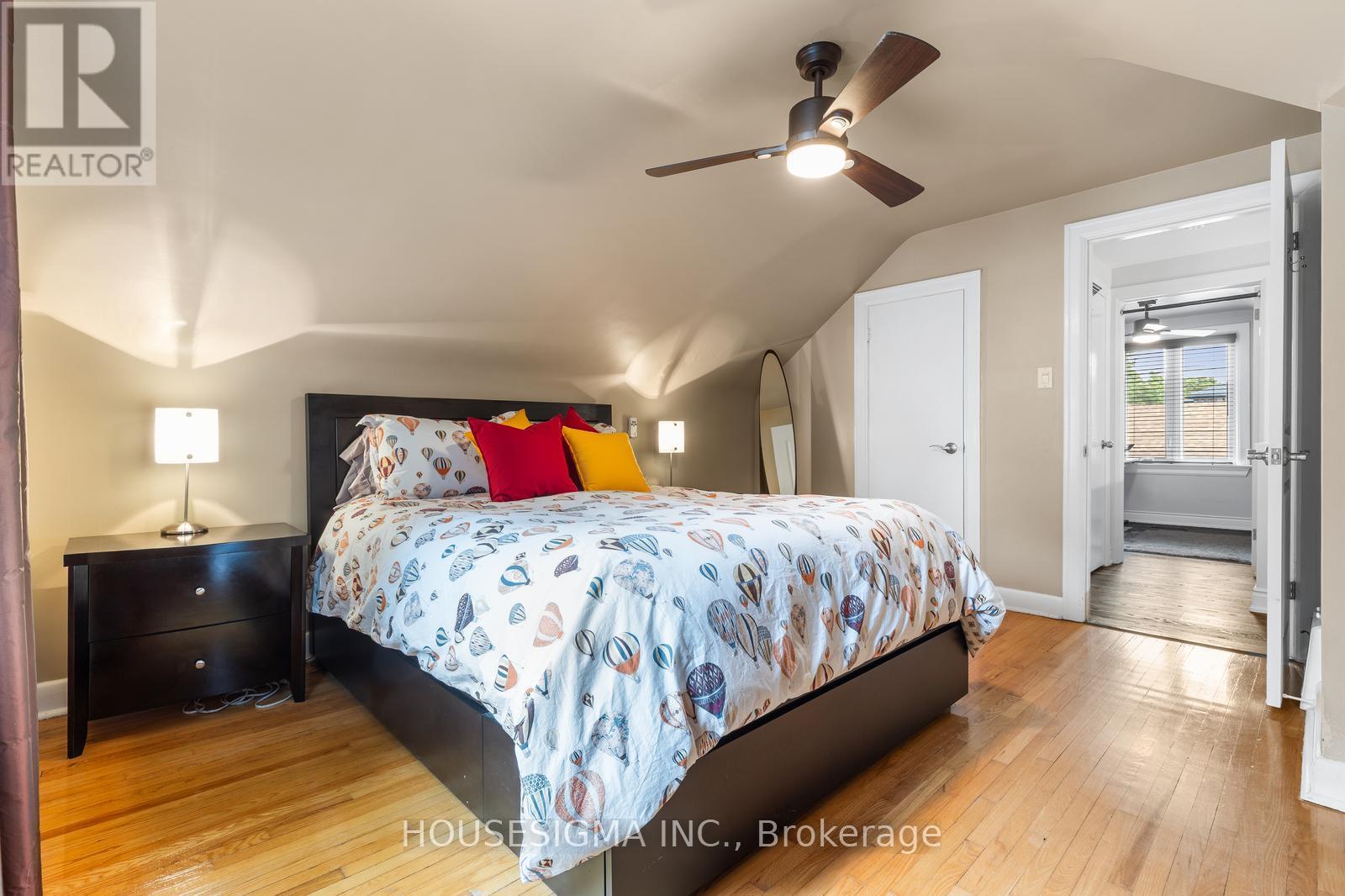 Photo 19 of 129 Edgecroft Road, Toronto ON