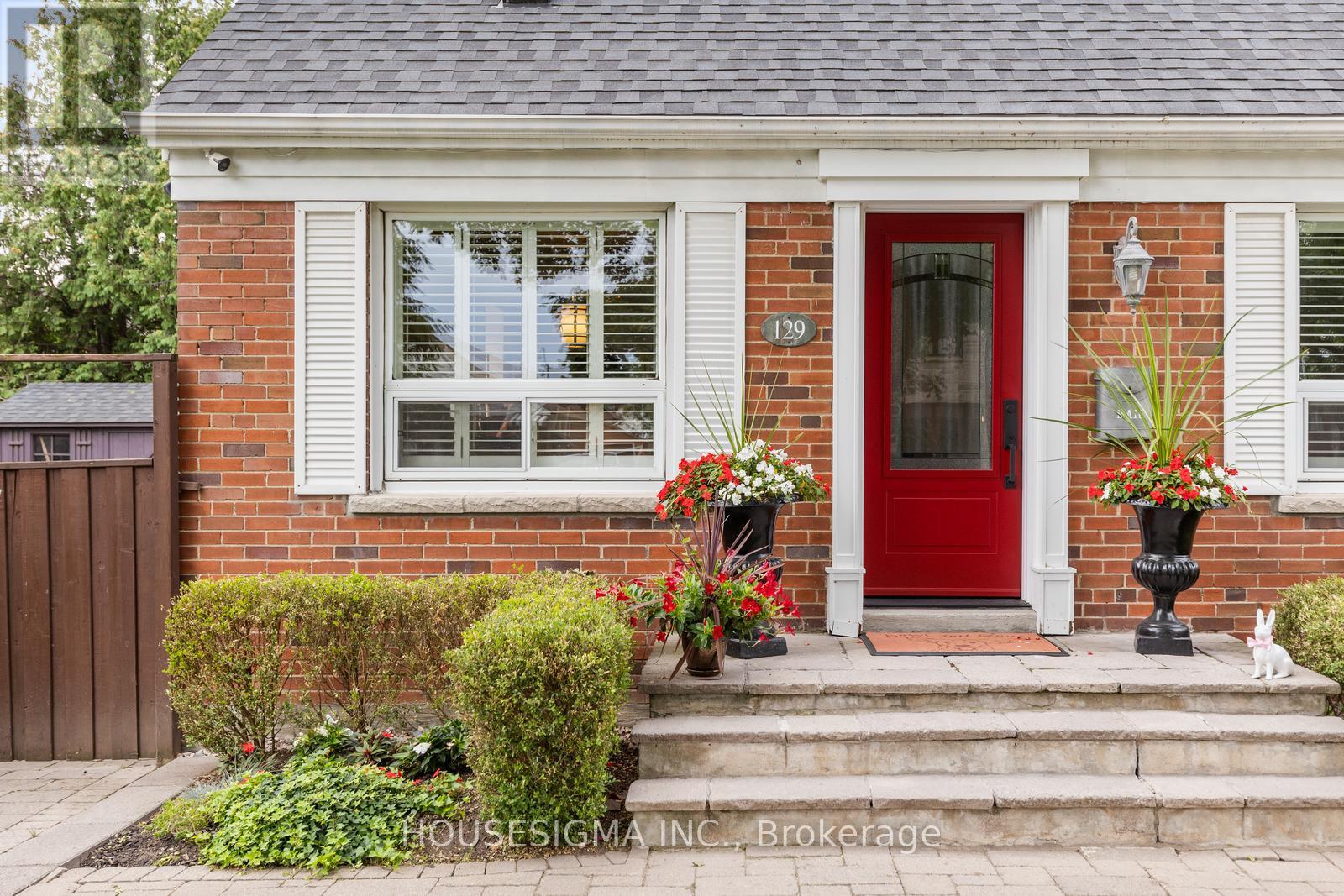 Photo 2 of 129 Edgecroft Road, Toronto ON