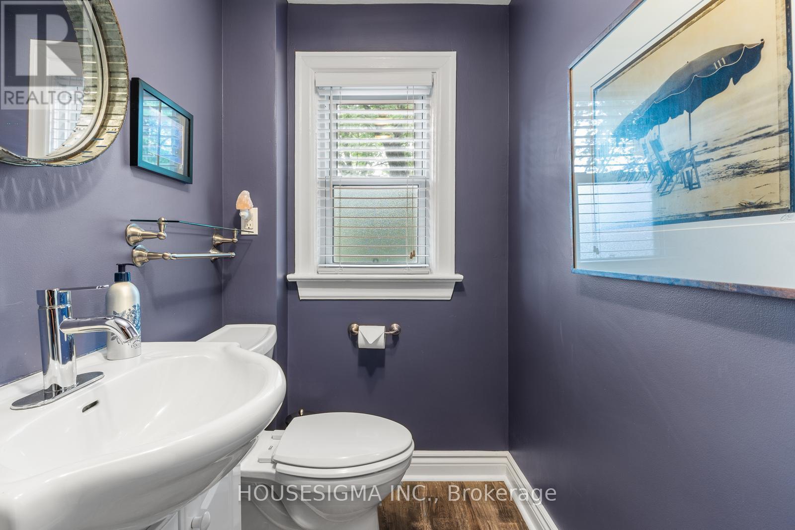 Photo 20 of 129 Edgecroft Road, Toronto ON