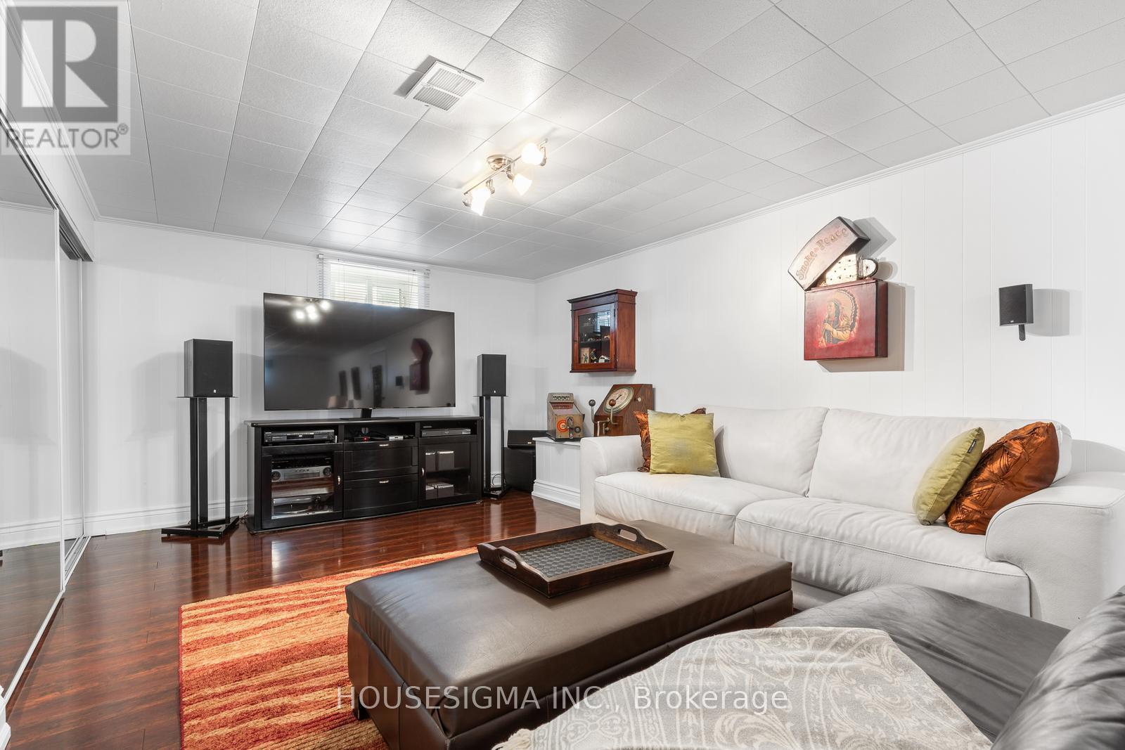 Photo 24 of 129 Edgecroft Road, Toronto ON