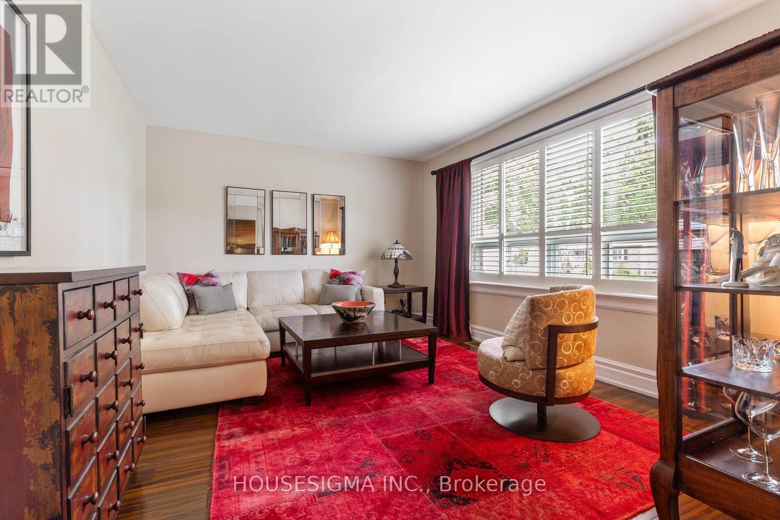 Photo 7 of 129 Edgecroft Road, Toronto ON