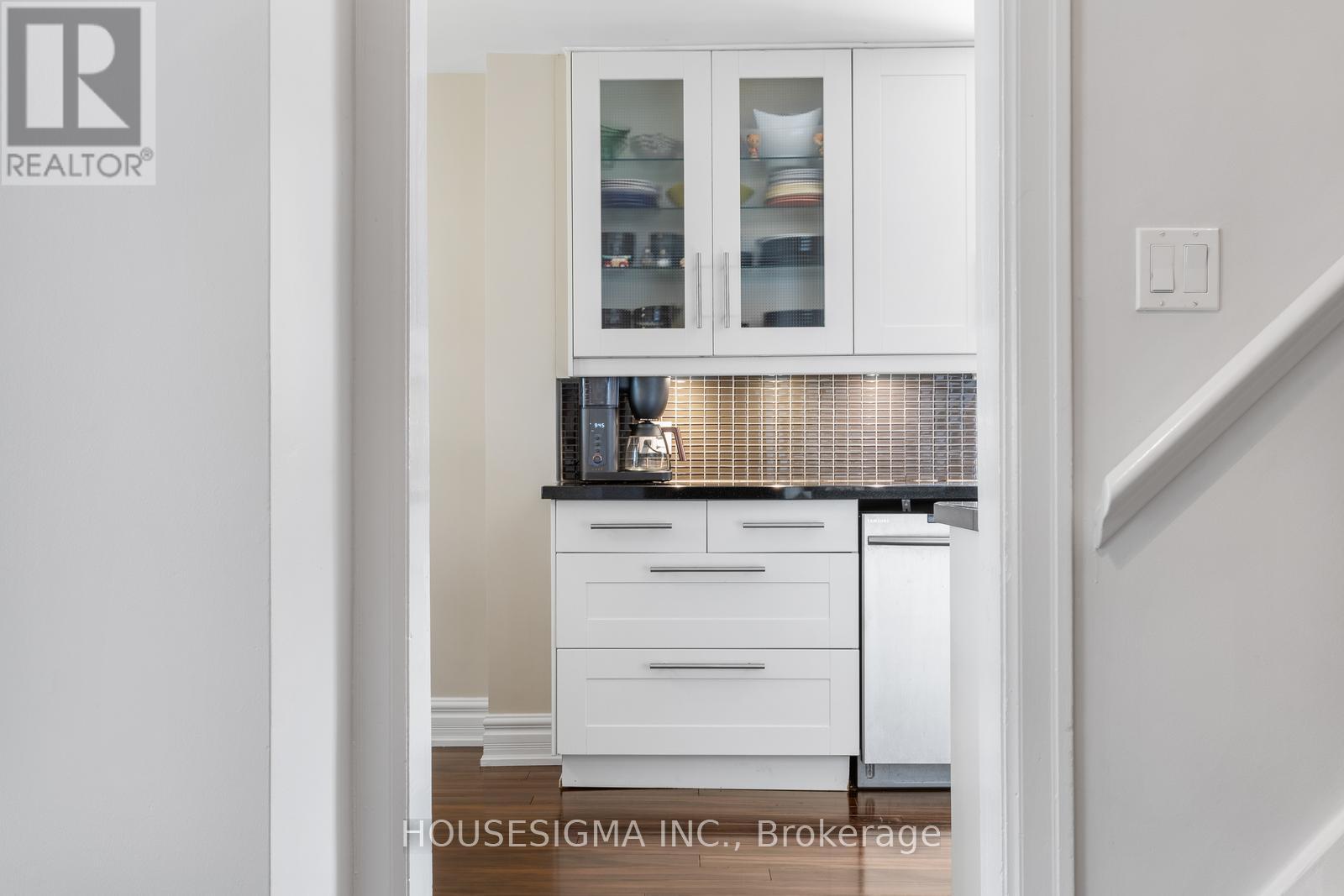 Photo 9 of 129 Edgecroft Road, Toronto ON