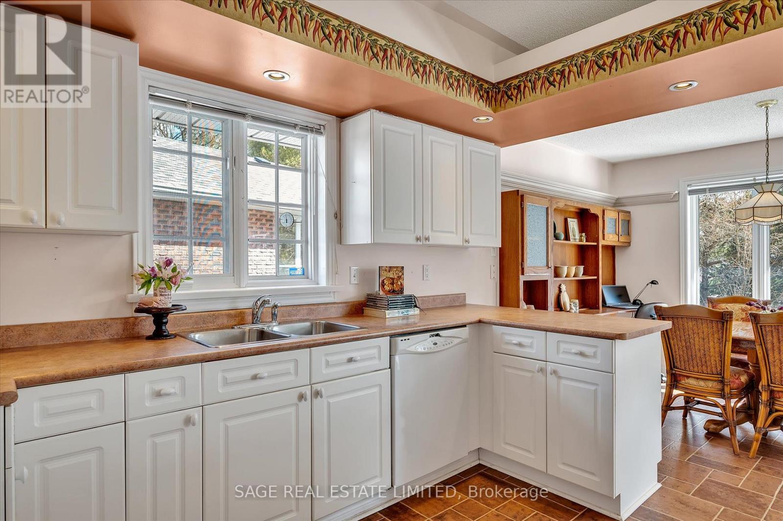 Photo 7 of 15 Hillview Drive, Kawartha Lakes ON
