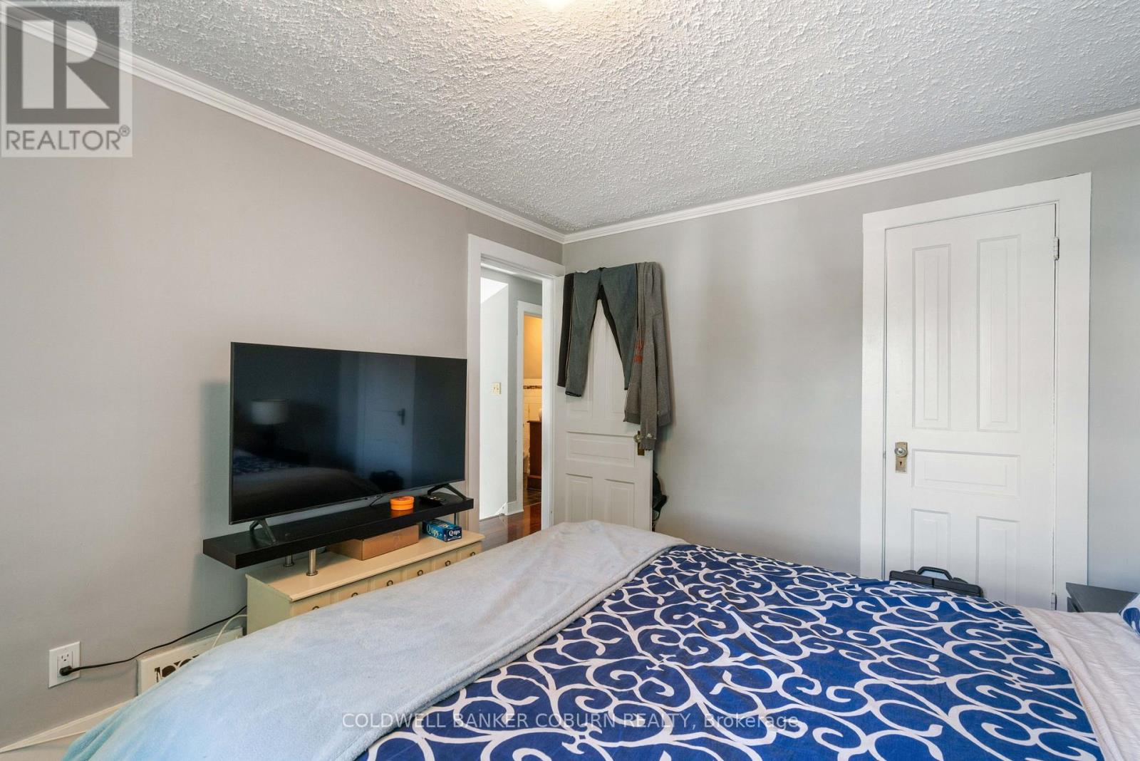 Photo 19 of 176 Pearl Street W, Brockville ON