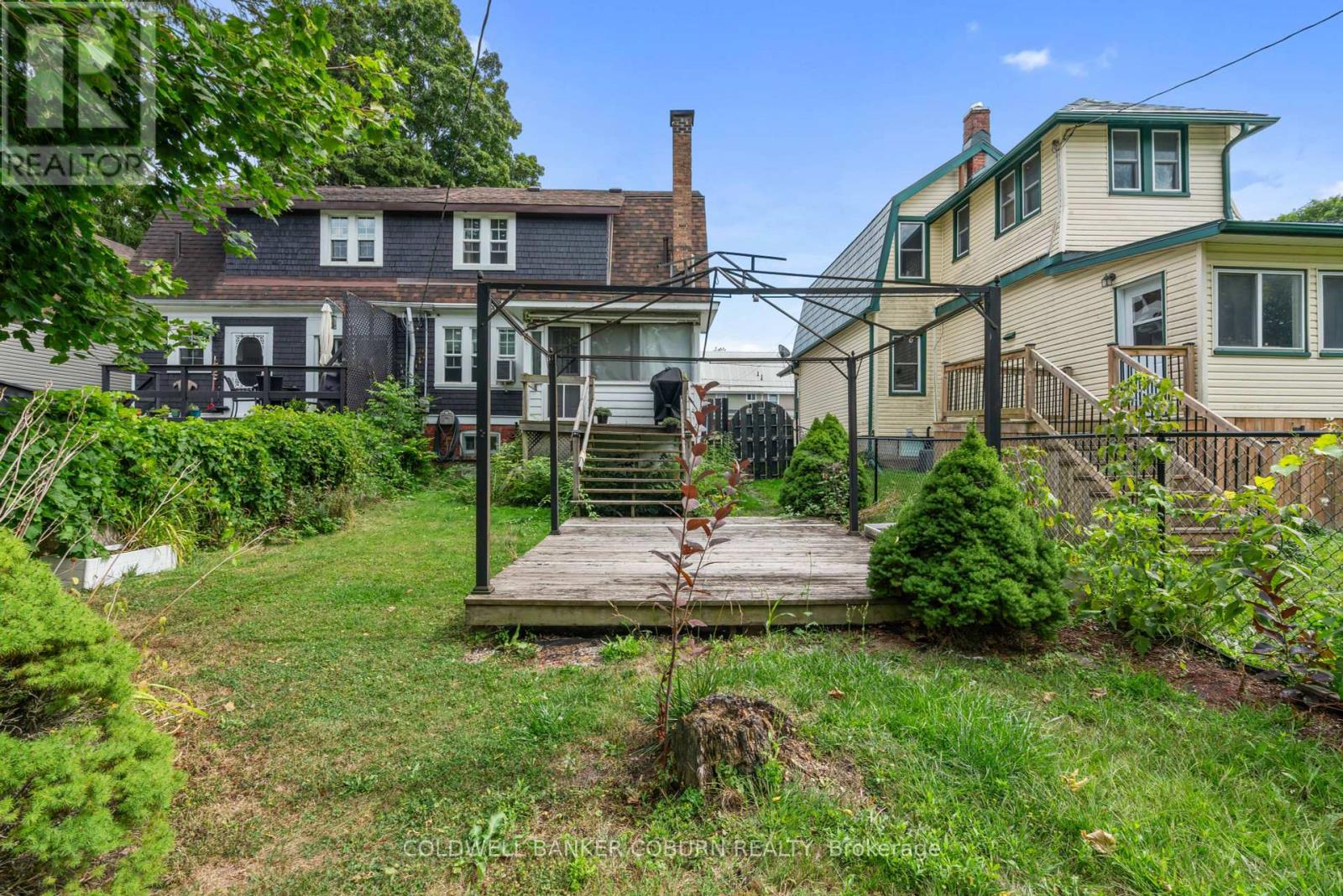 Photo 31 of 176 Pearl Street W, Brockville ON