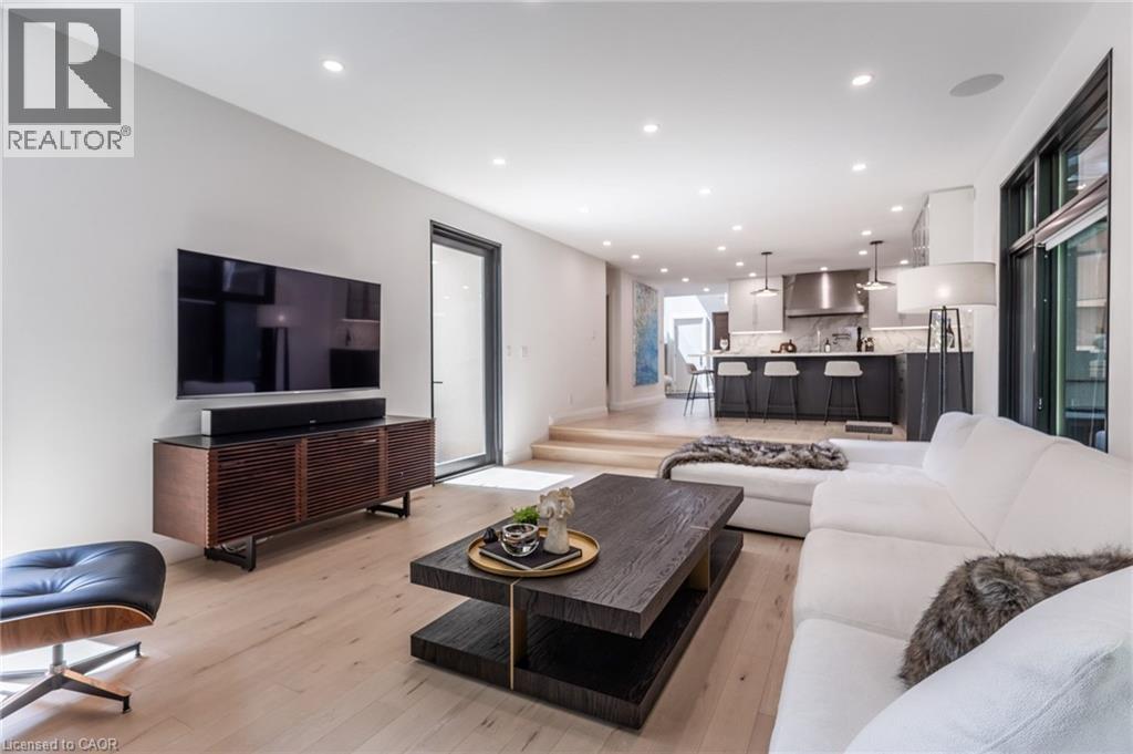 Photo 14 of 319 Goodram Drive, Burlington ON