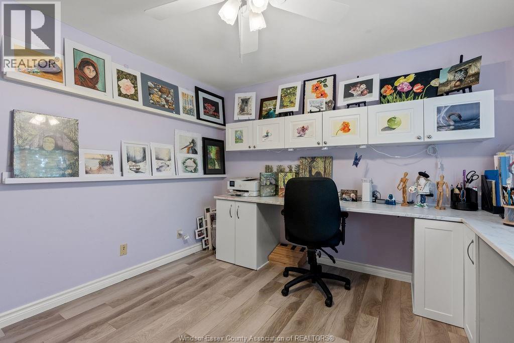 Photo 31 of 12 Lakeside Cr, Kingsville ON