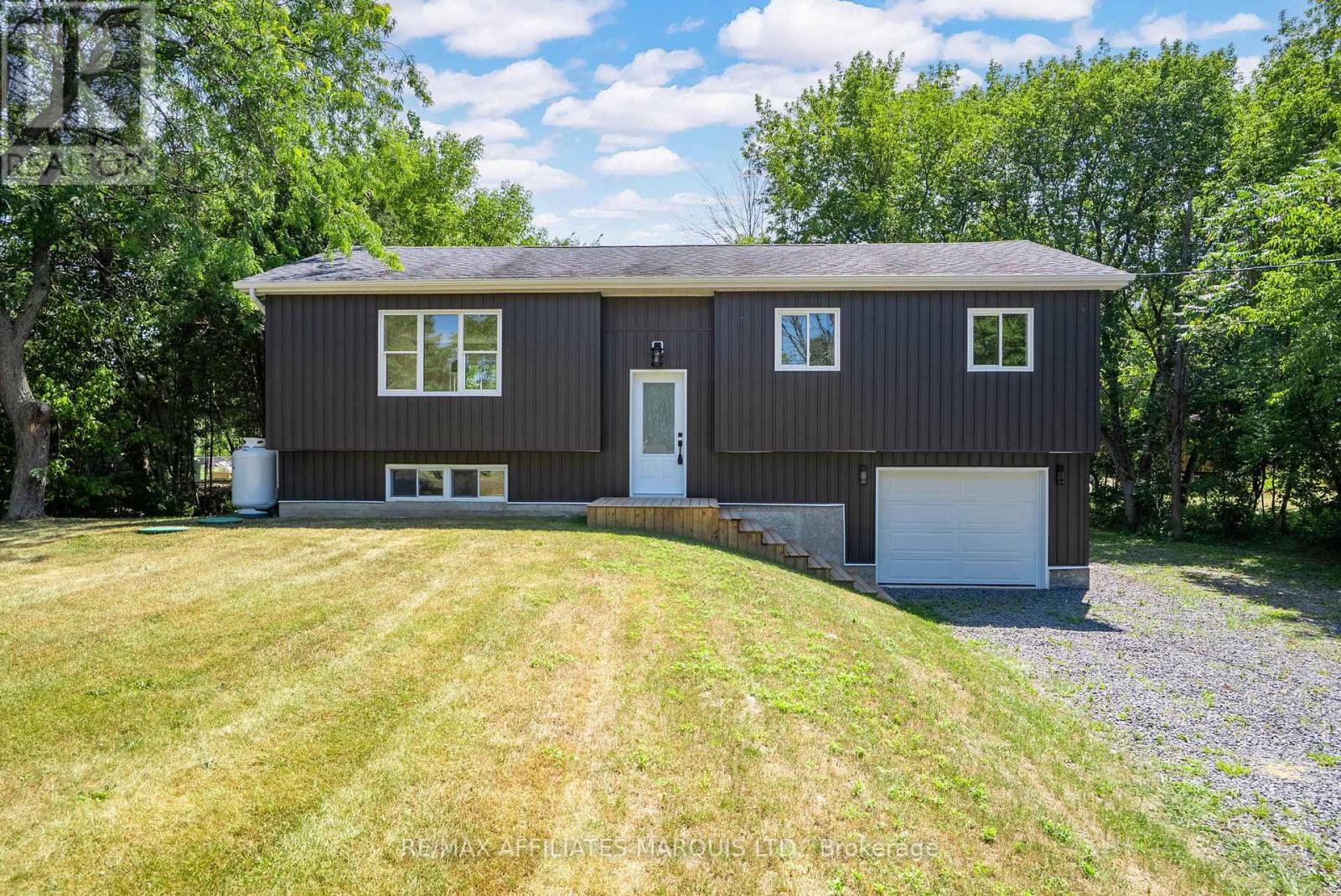 Photo 2 of 18222 Patrick Street, South Glengarry ON