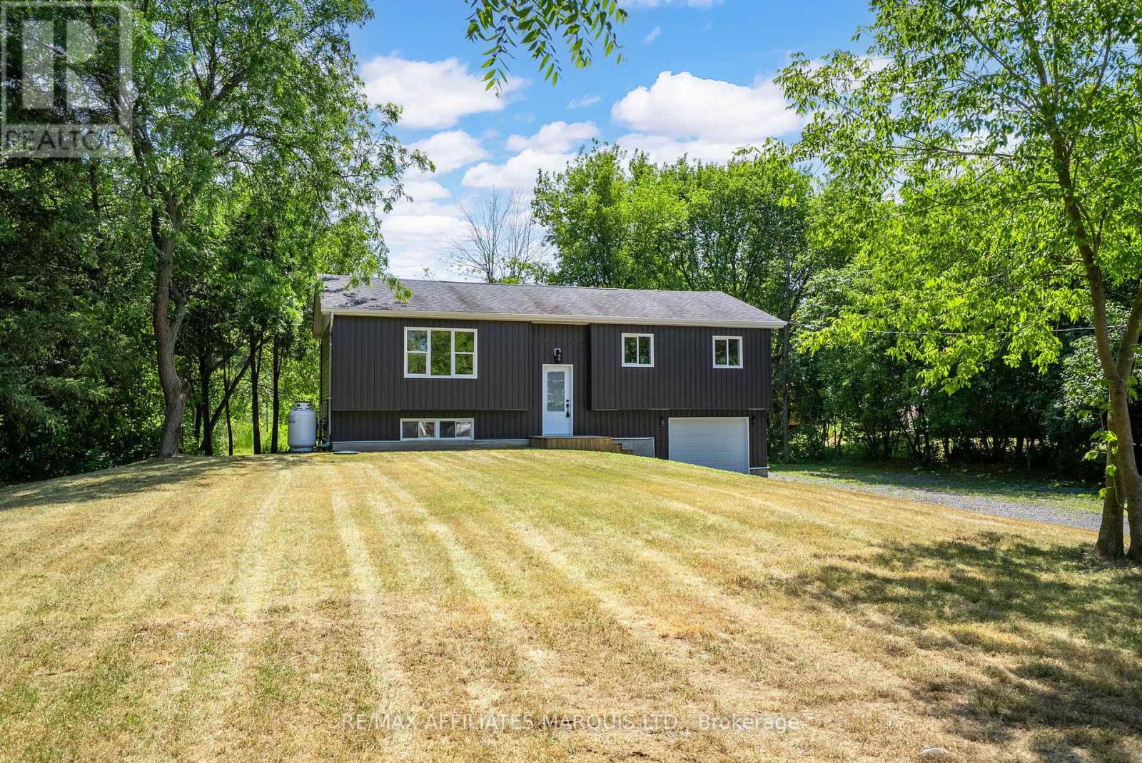 Photo 4 of 18222 Patrick Street, South Glengarry ON