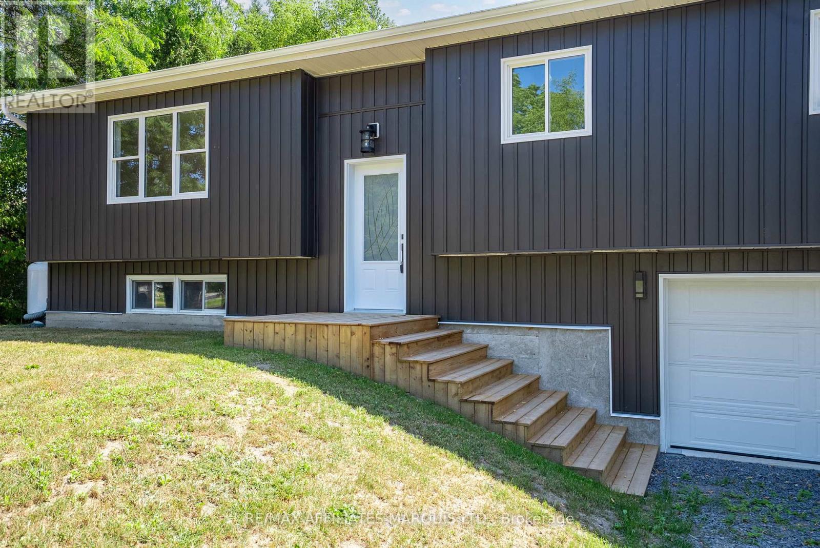 Photo 5 of 18222 Patrick Street, South Glengarry ON