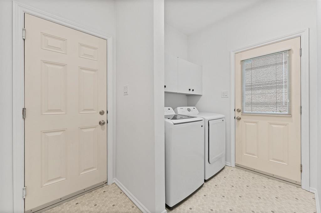 Photo 20 of 39 Carlotta Crescent, Winnipeg MB