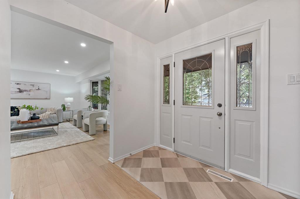 Photo 3 of 39 Carlotta Crescent, Winnipeg MB