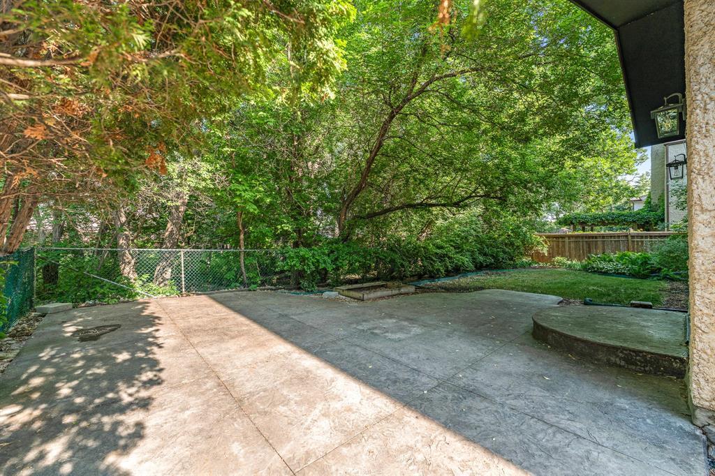 Photo 43 of 39 Carlotta Crescent, Winnipeg MB