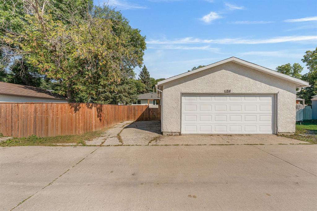 Photo 31 of 184 Risbey Crescent, Winnipeg MB