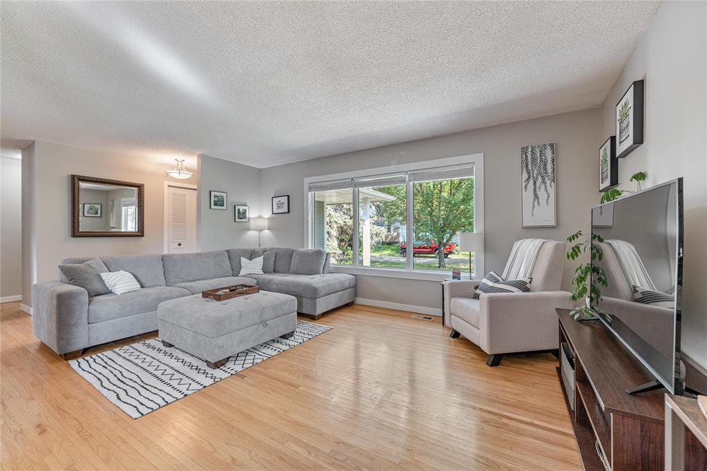 Photo 6 of 184 Risbey Crescent, Winnipeg MB