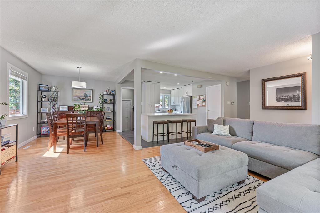 Photo 7 of 184 Risbey Crescent, Winnipeg MB