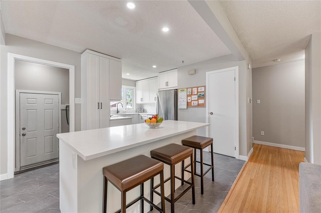 Photo 8 of 184 Risbey Crescent, Winnipeg MB