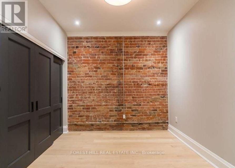 Photo 14 of 2nd Flr 1216 Dundas Street W, Toronto ON