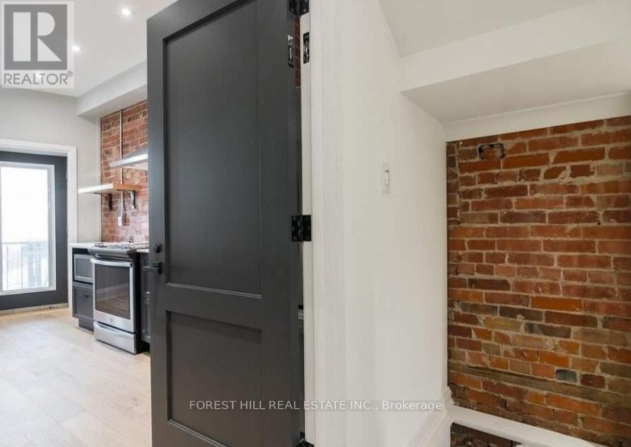Photo 3 of 2nd Flr 1216 Dundas Street W, Toronto ON