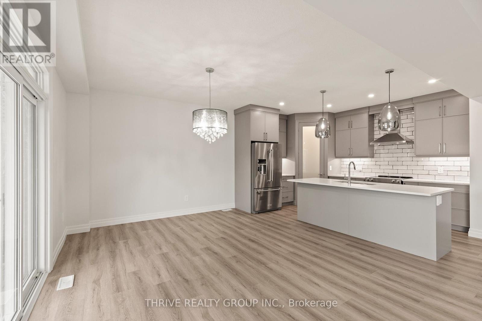 Photo 12 of 3 1061 Eagletrace Drive, London North ON