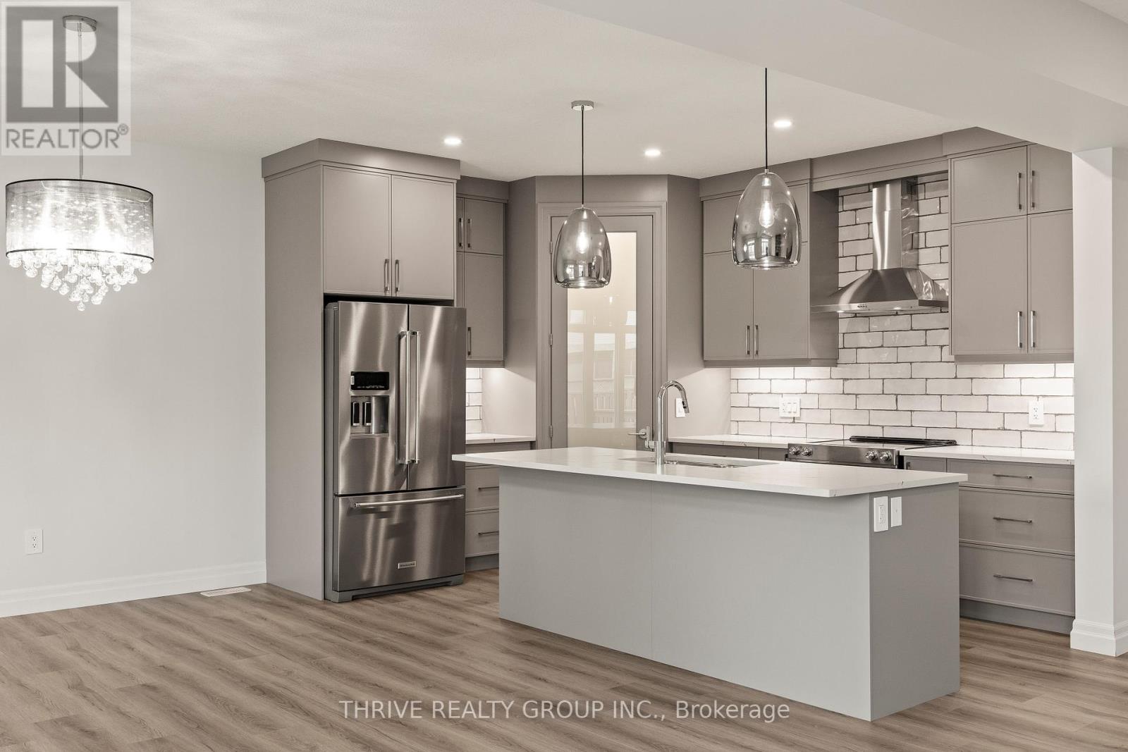 Photo 13 of 3 1061 Eagletrace Drive, London North ON