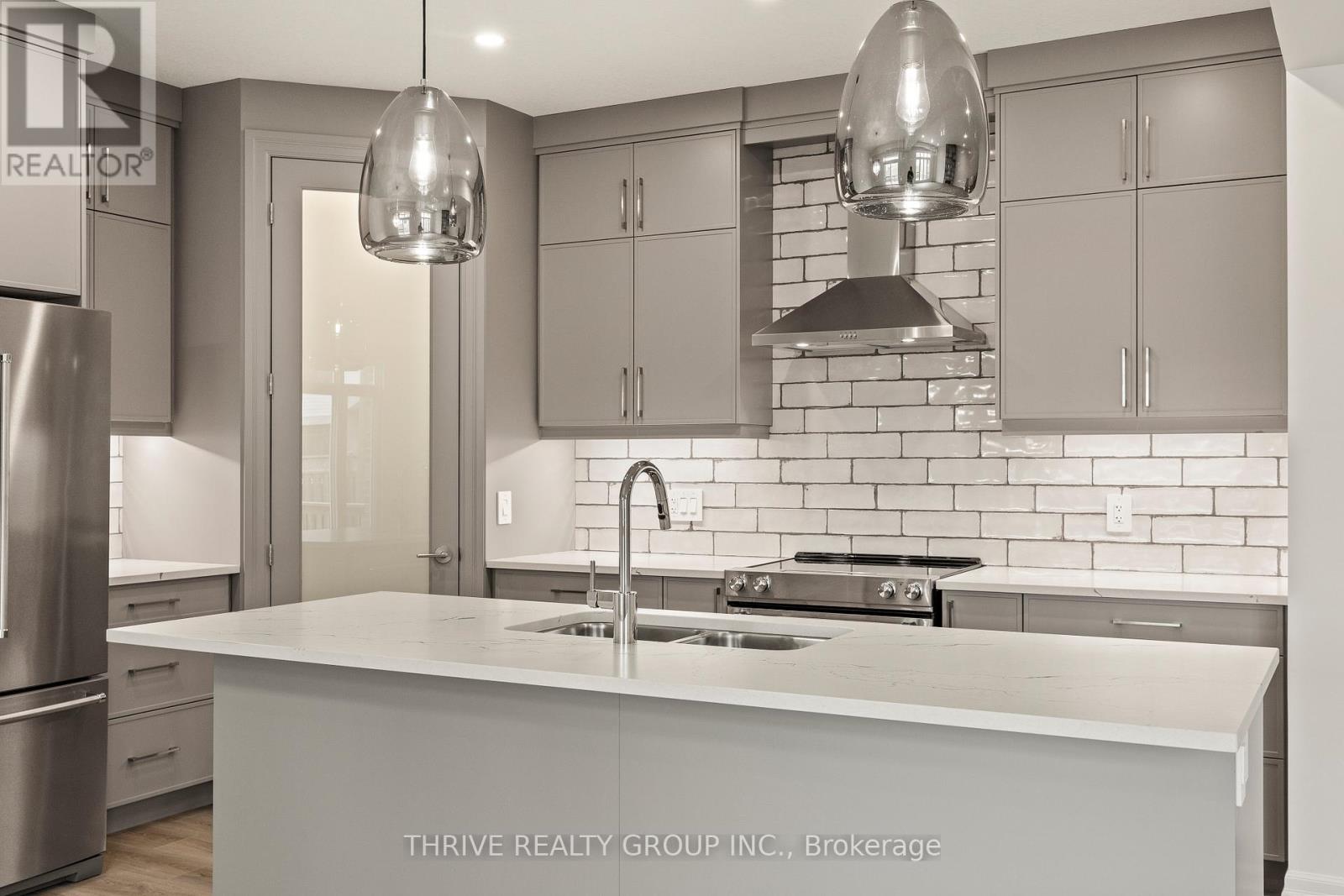 Photo 14 of 3 1061 Eagletrace Drive, London North ON