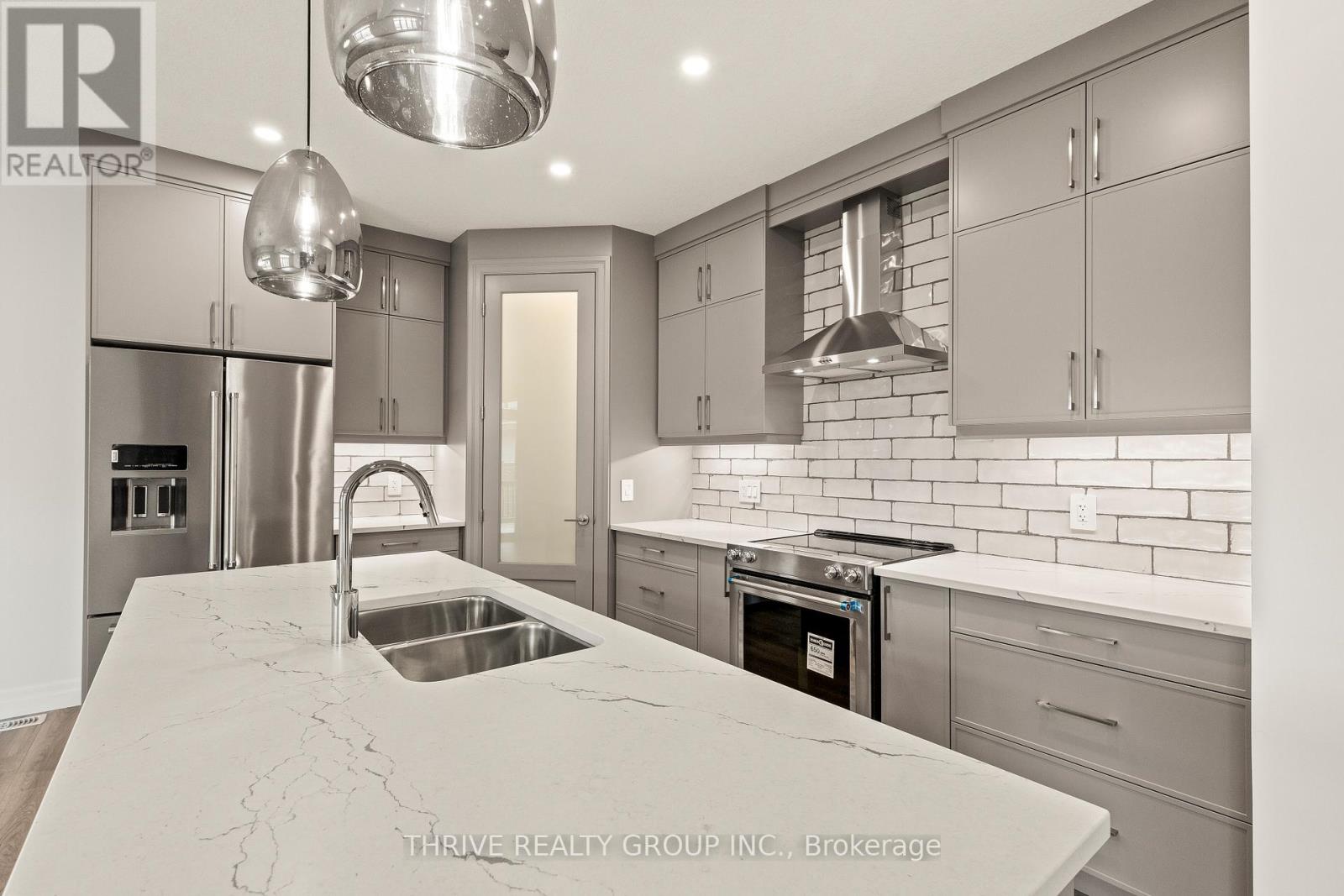 Photo 15 of 3 1061 Eagletrace Drive, London North ON