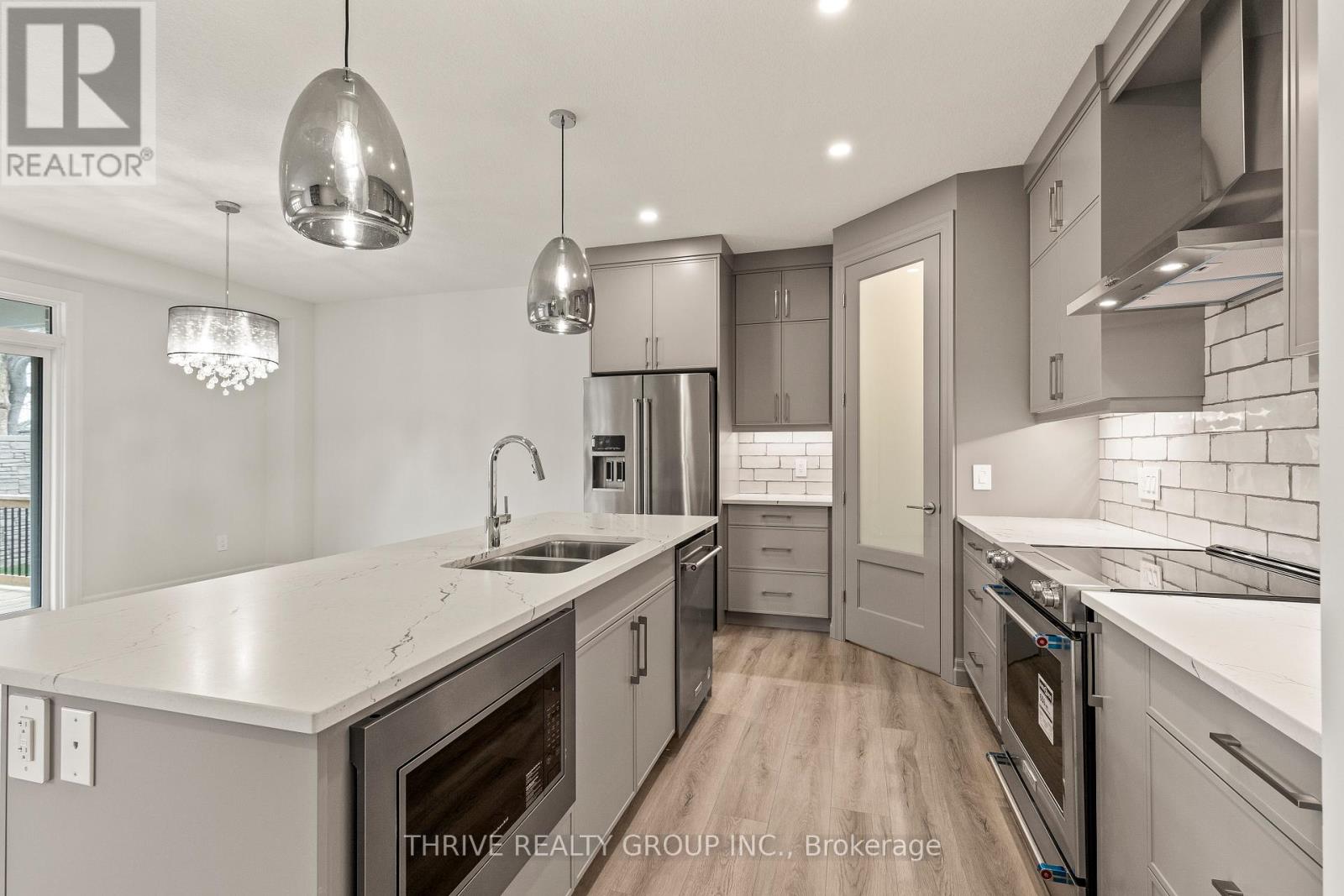 Photo 16 of 3 1061 Eagletrace Drive, London North ON