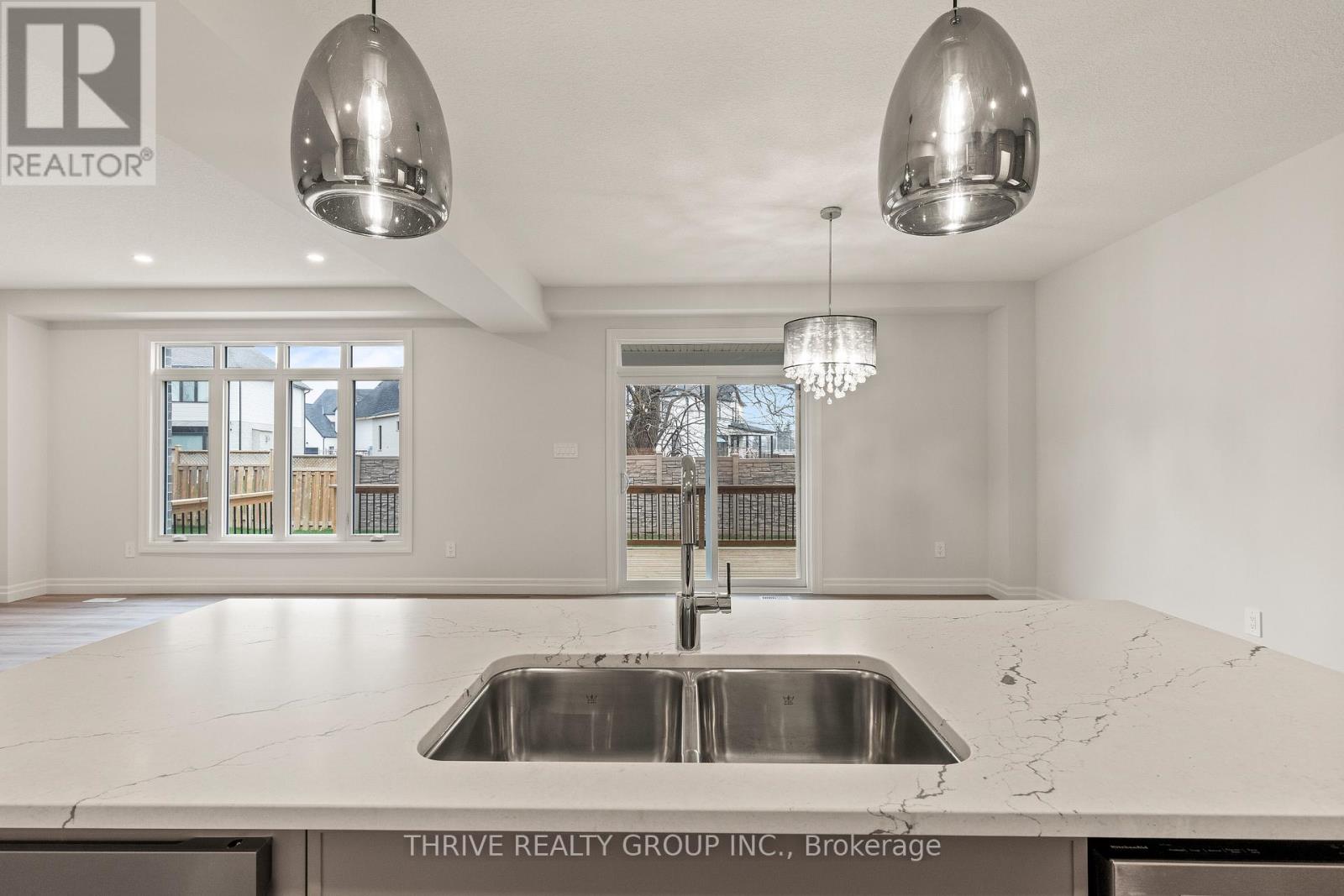 Photo 17 of 3 1061 Eagletrace Drive, London North ON
