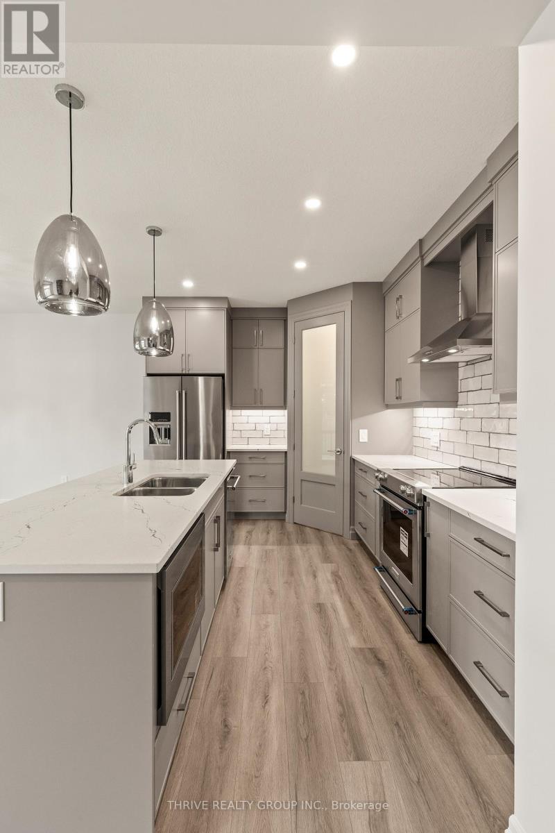 Photo 18 of 3 1061 Eagletrace Drive, London North ON