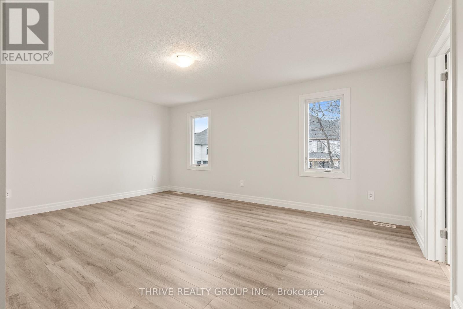 Photo 23 of 3 1061 Eagletrace Drive, London North ON
