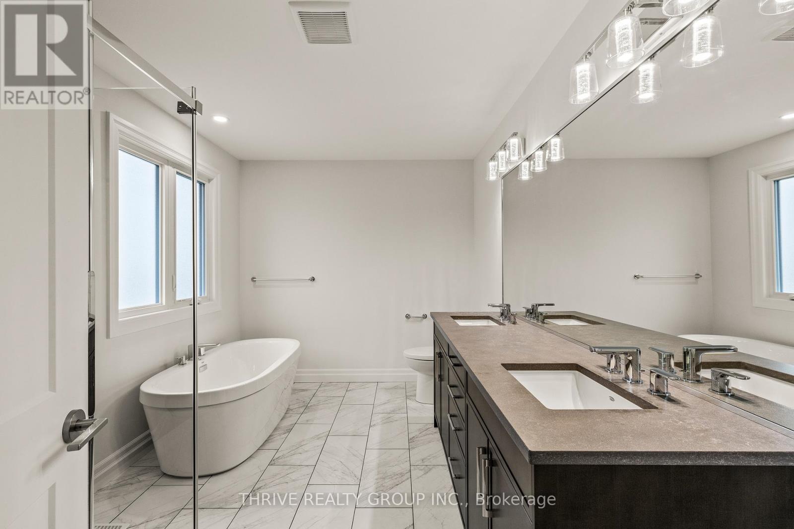 Photo 26 of 3 1061 Eagletrace Drive, London North ON