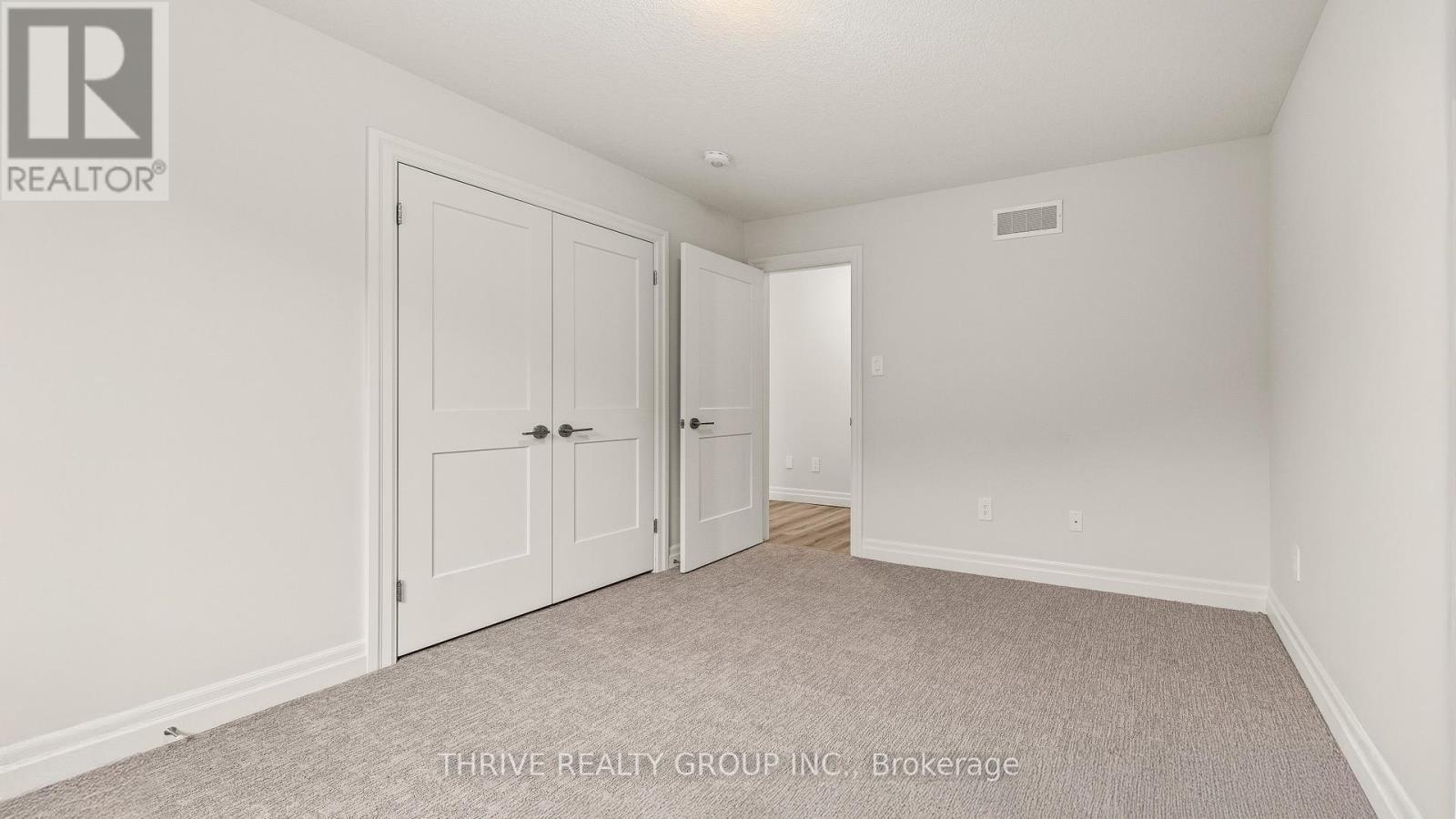 Photo 31 of 3 1061 Eagletrace Drive, London North ON
