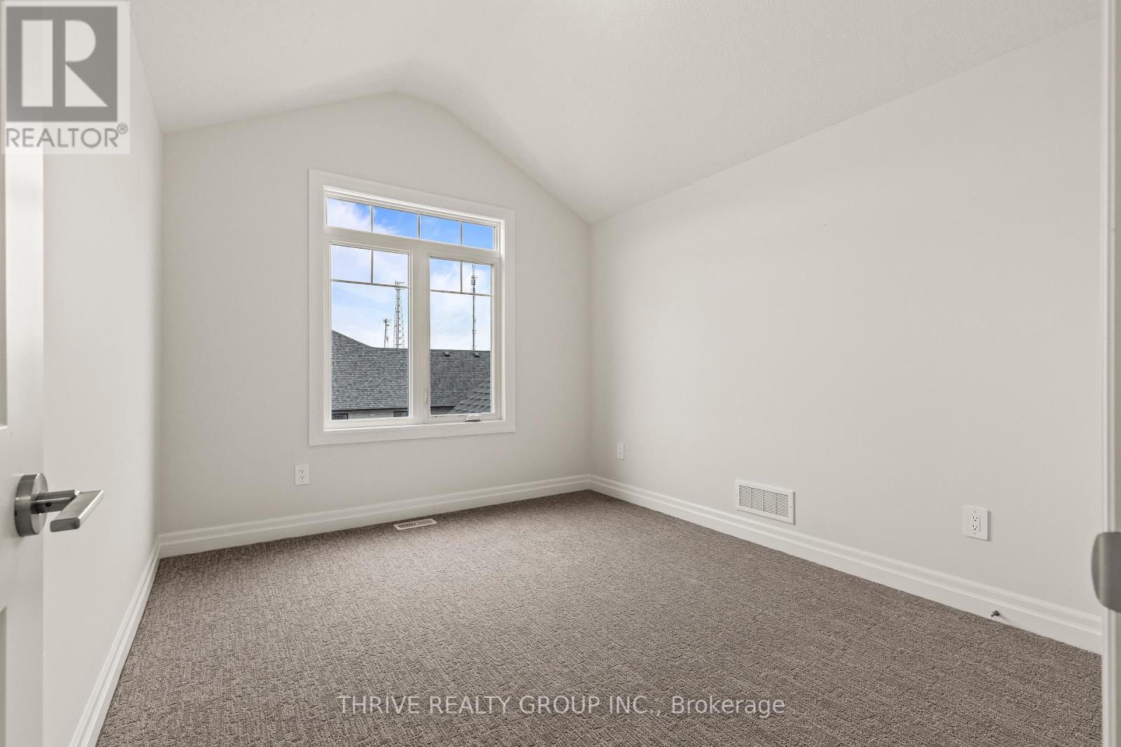 Photo 32 of 3 1061 Eagletrace Drive, London North ON