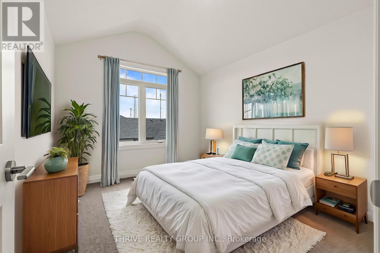Photo 33 of 3 1061 Eagletrace Drive, London North ON
