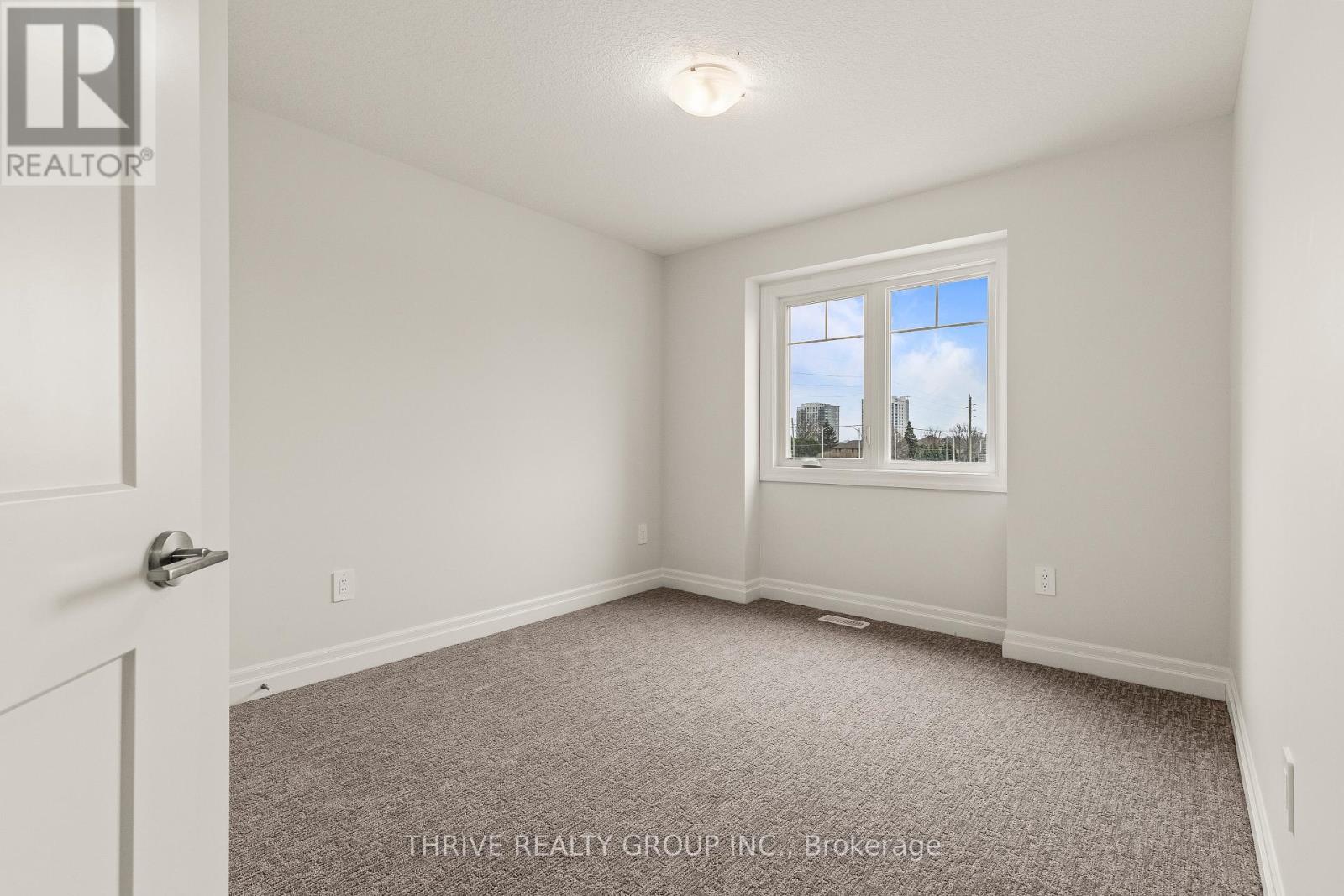 Photo 35 of 3 1061 Eagletrace Drive, London North ON