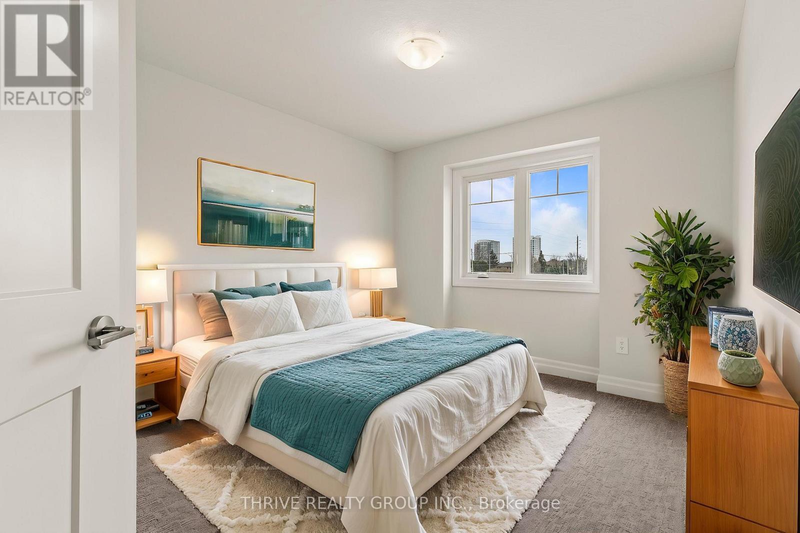 Photo 36 of 3 1061 Eagletrace Drive, London North ON