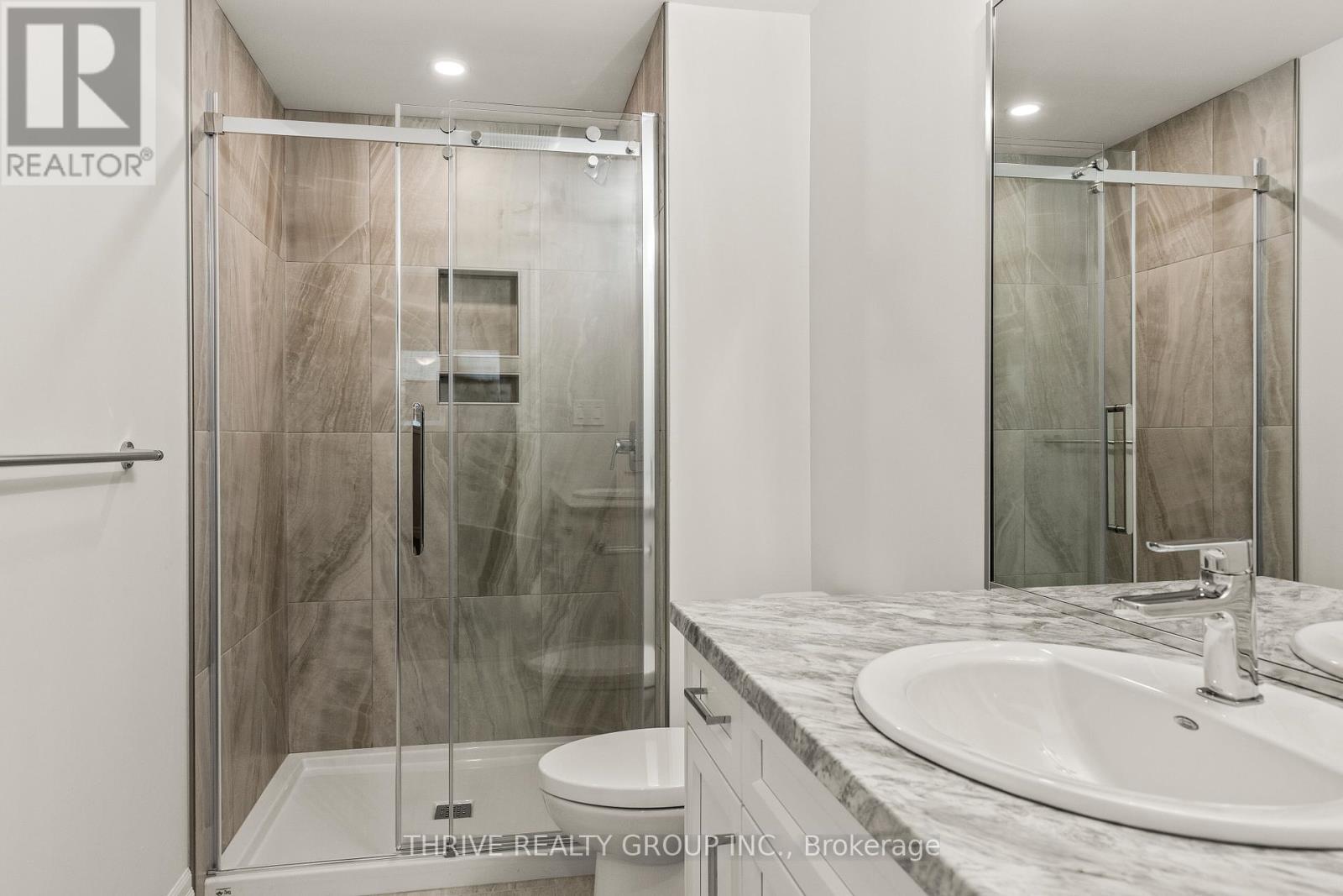 Photo 39 of 3 1061 Eagletrace Drive, London North ON