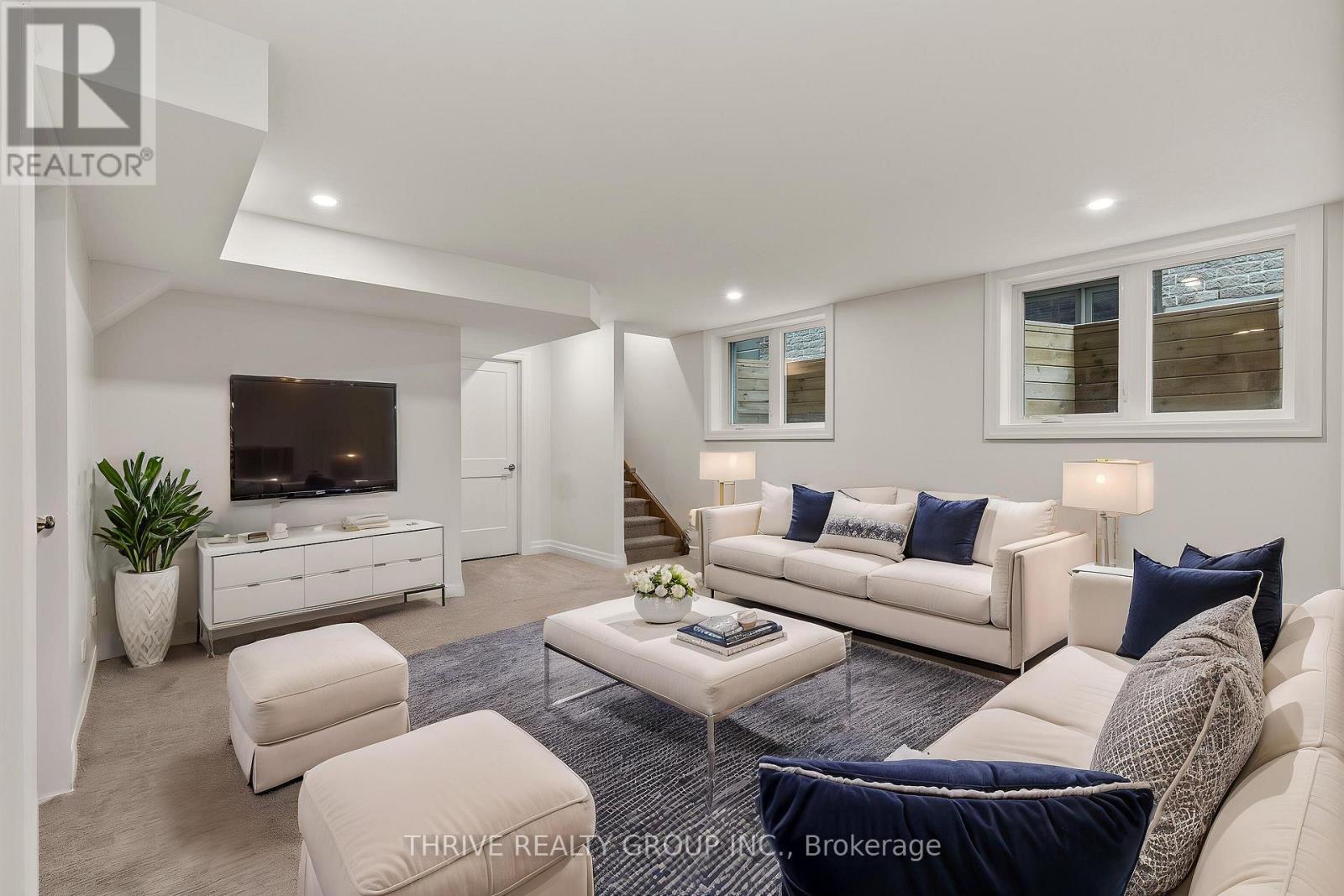 Photo 41 of 3 1061 Eagletrace Drive, London North ON
