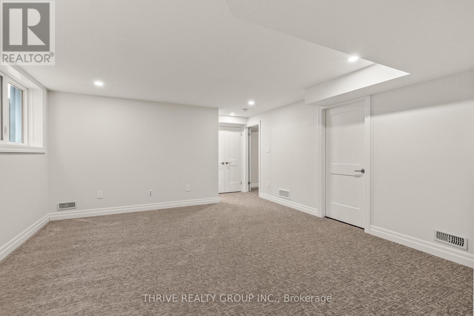 Photo 42 of 3 1061 Eagletrace Drive, London North ON