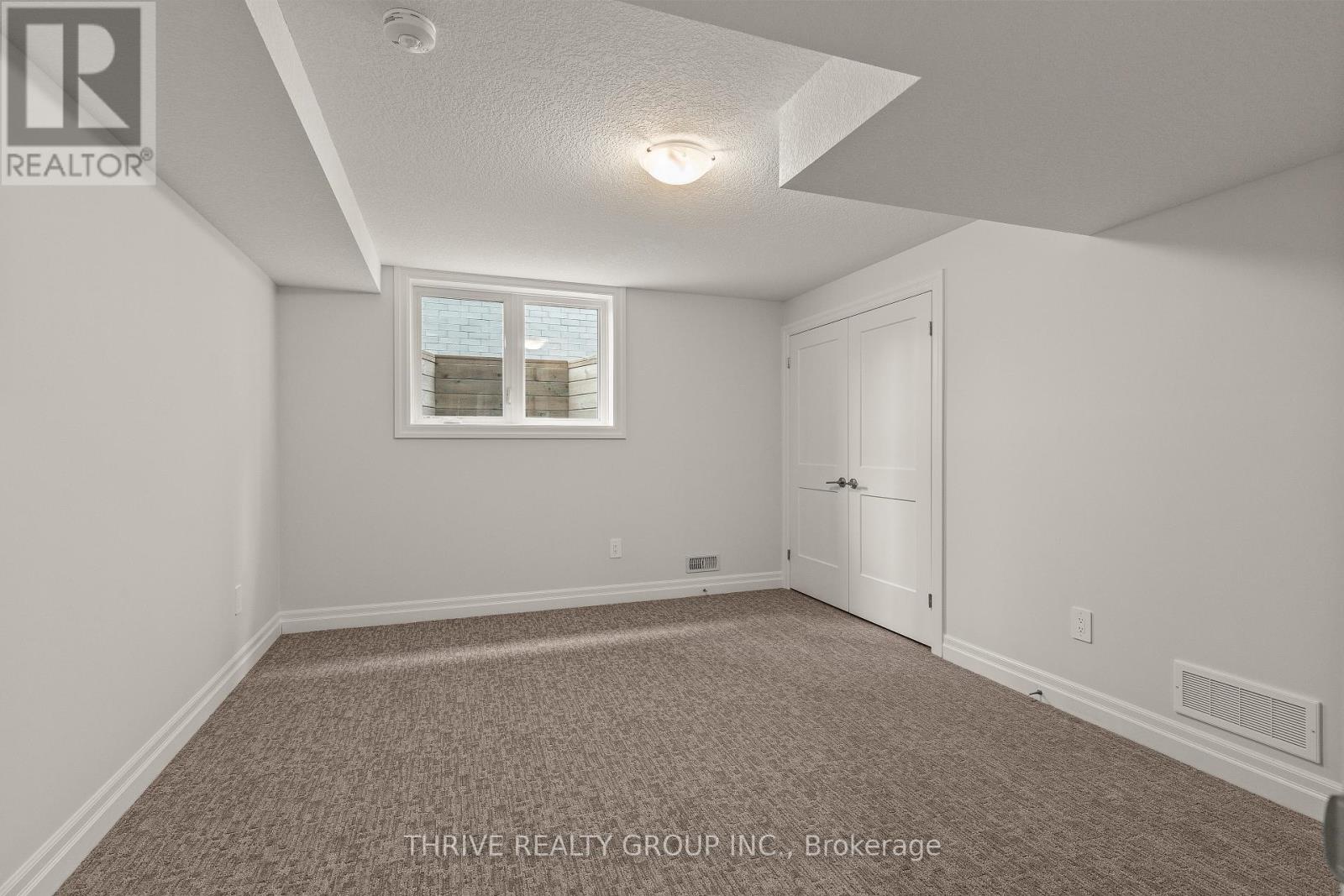 Photo 43 of 3 1061 Eagletrace Drive, London North ON